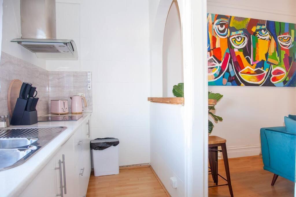 Colourful Bondi Living *