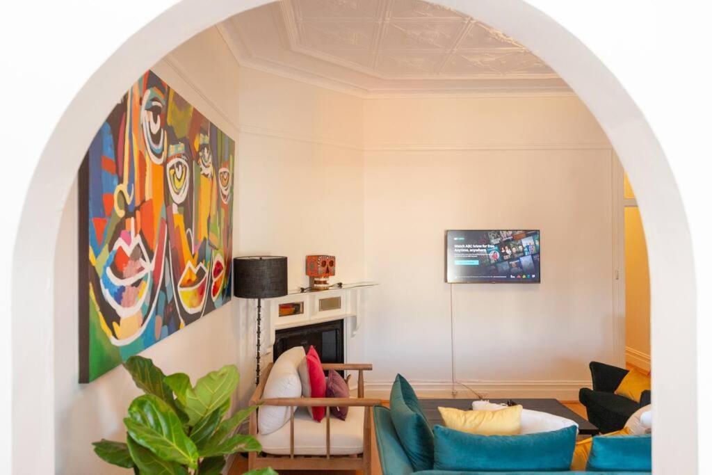 Colourful Bondi Living Apartment Sydney