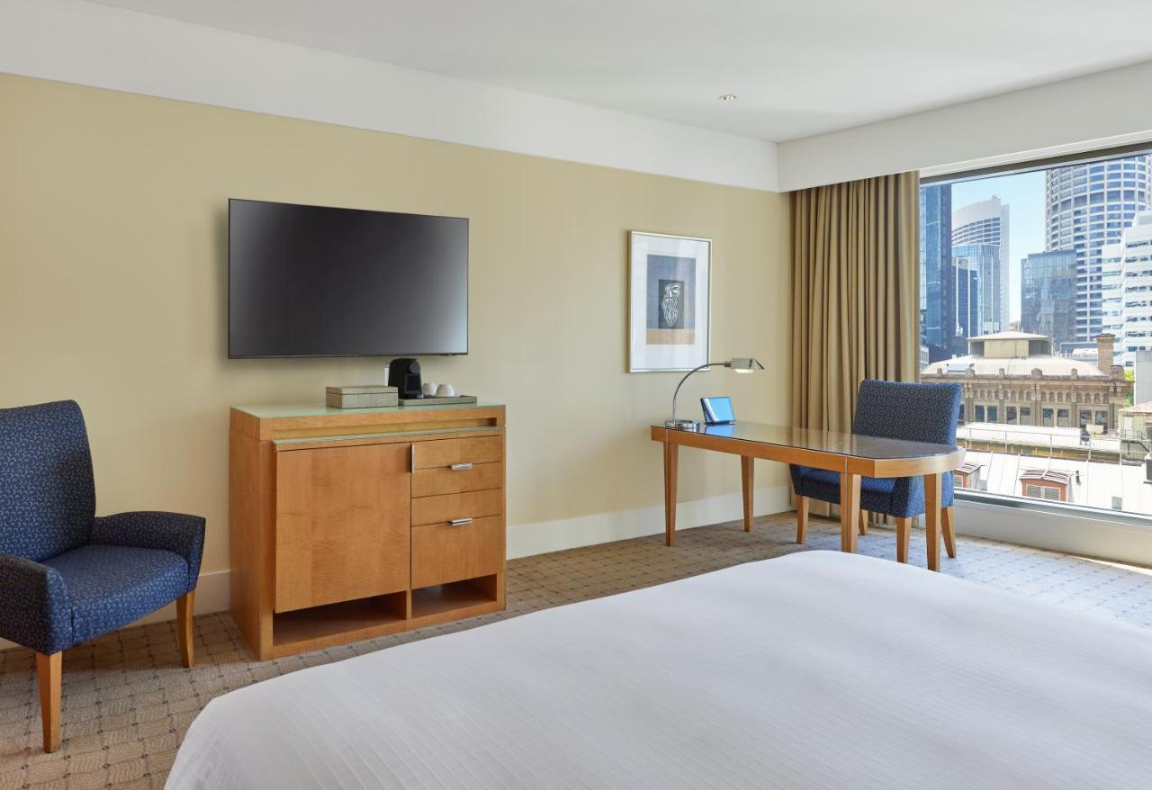 The Fullerton Hotel 5*