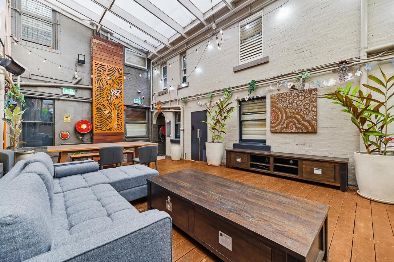 London Plane Backpackers