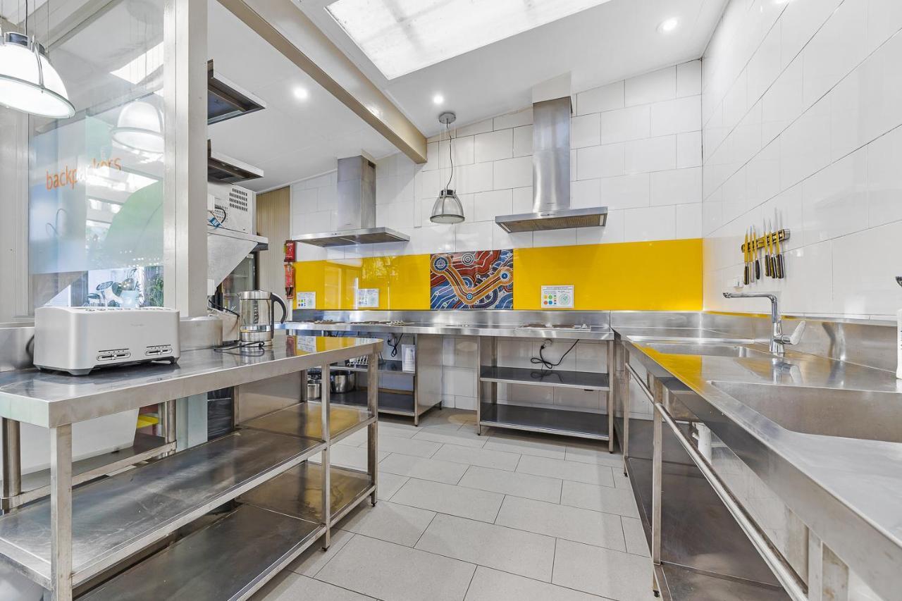 London Plane Backpackers Hostel *