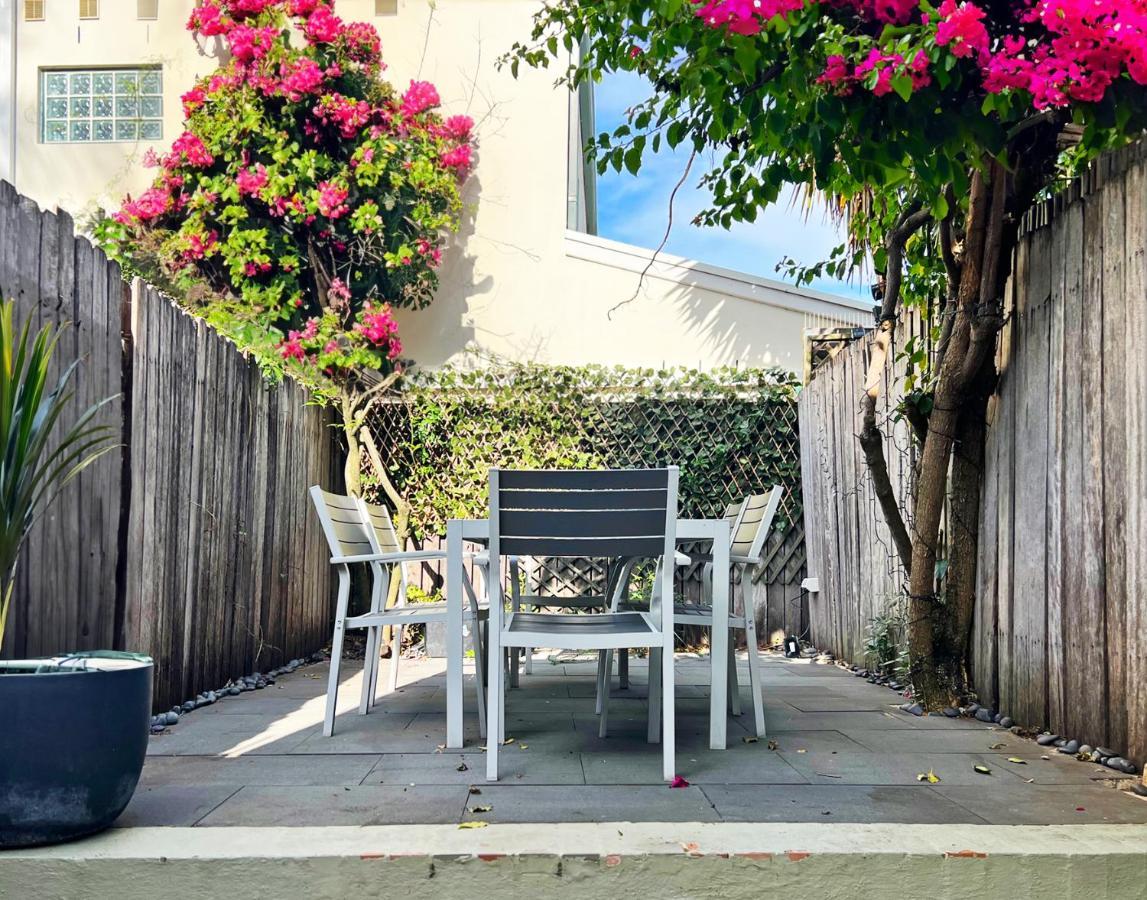 Holiday home Cosy 2 Bedroom Great Location Close To Transport *