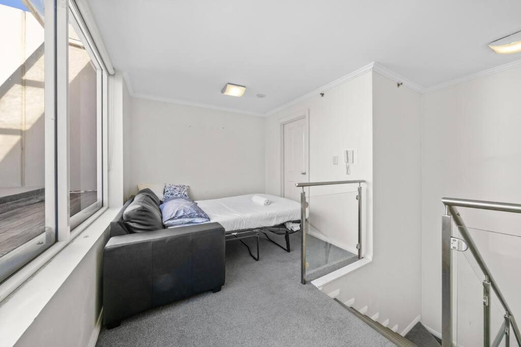 Glorious 3 Level Sub-penthouse Apartment *