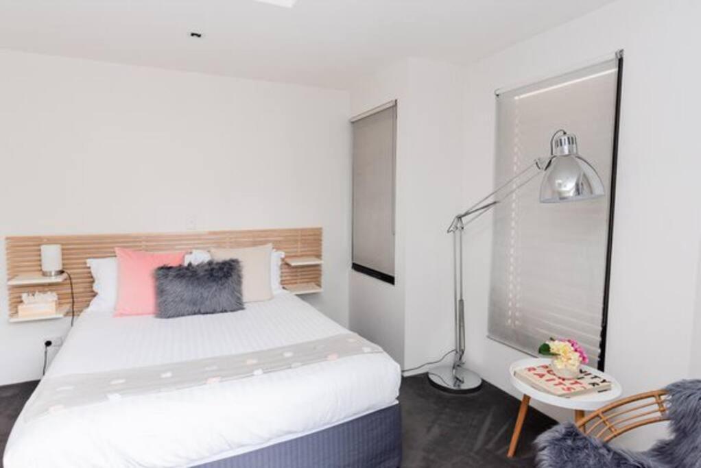 Harbourfront Oasis With Pool, Steps To Vivid And Iconic Views Holiday home Sydney