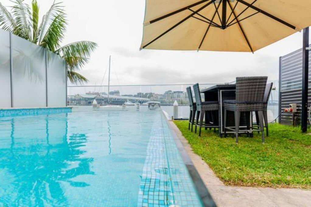 Harbourfront Oasis With Pool, Steps To Vivid And Iconic Views * Sydney