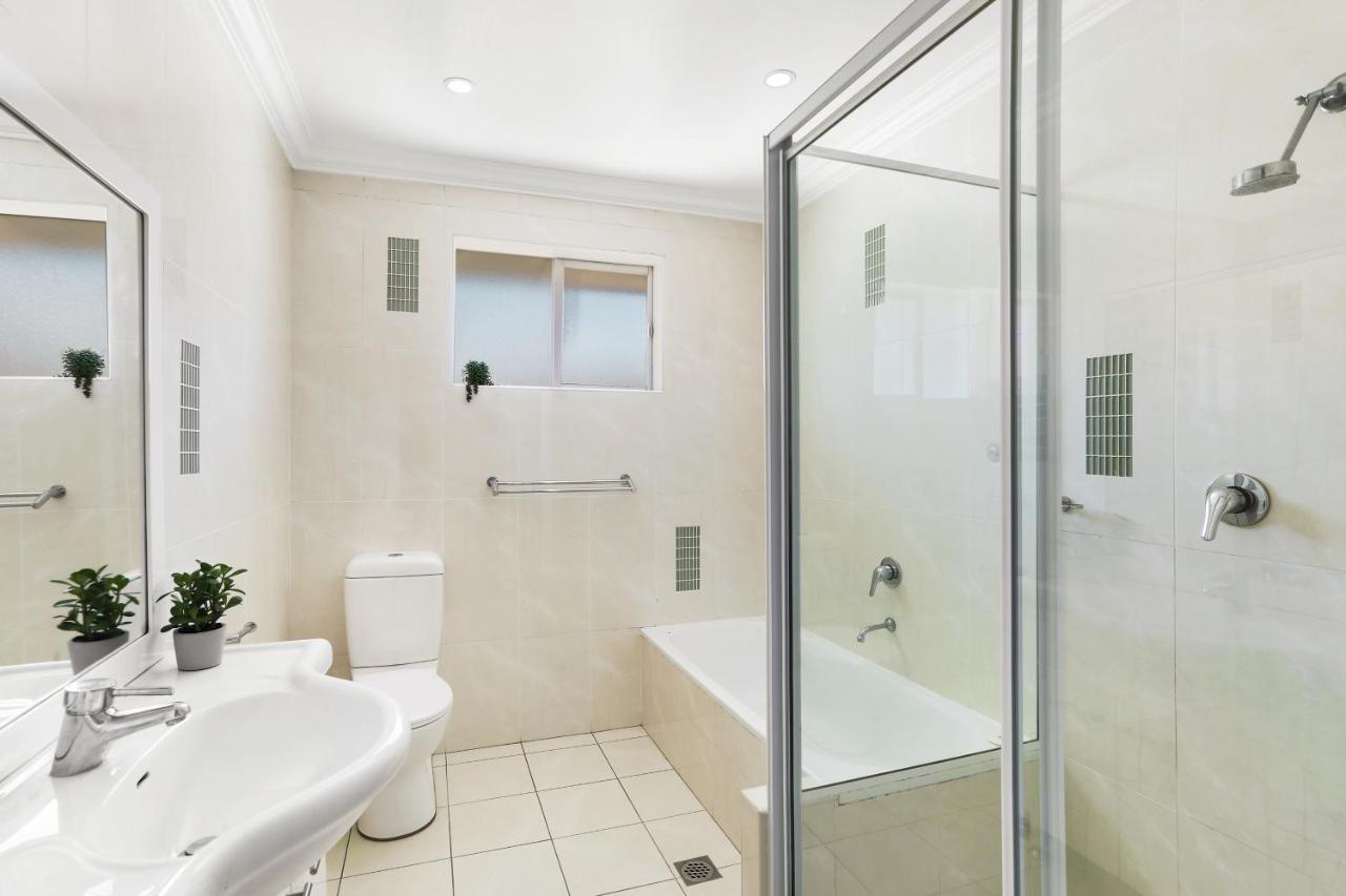 Randwick L 3 Bedroom + Parking Apartment *