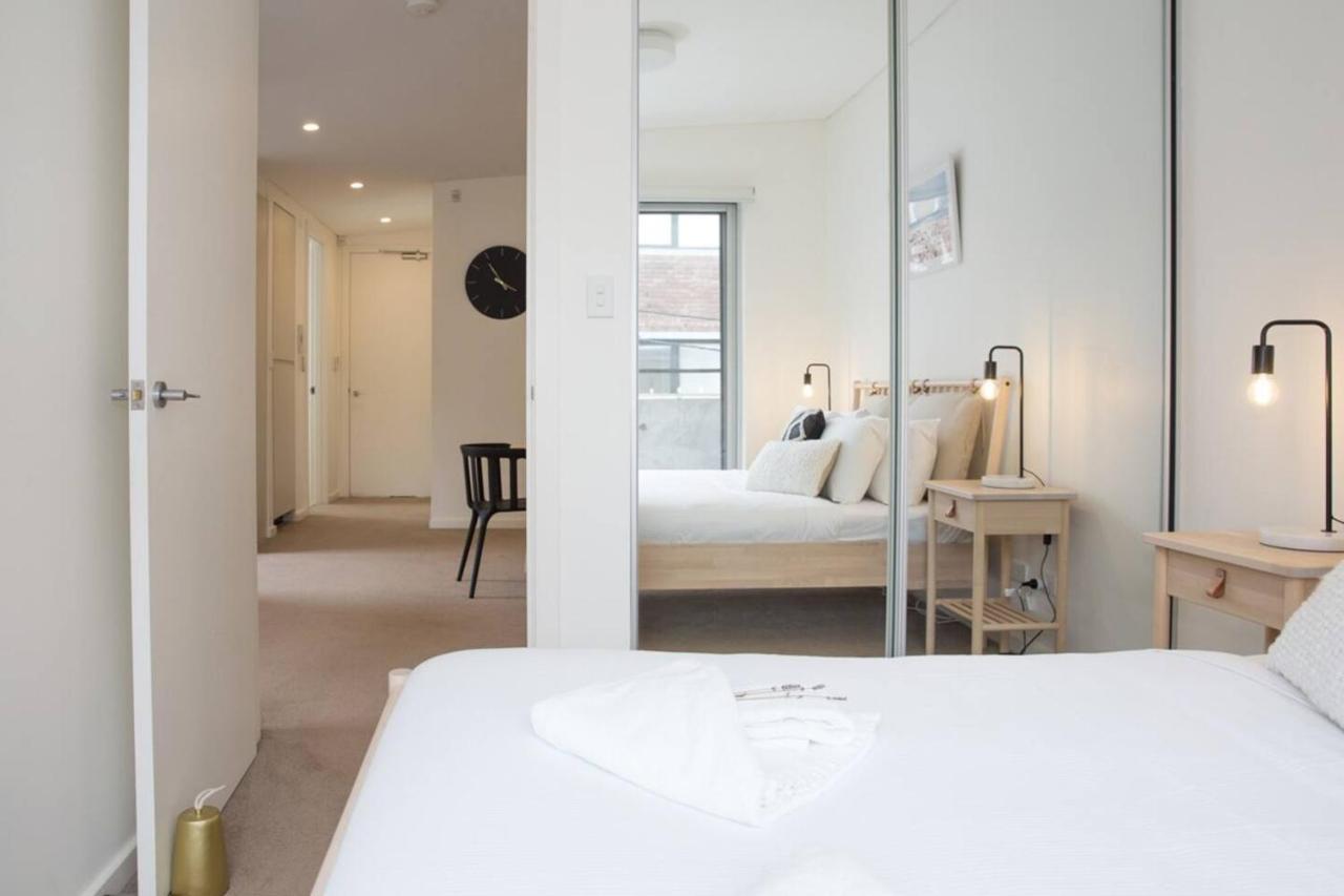 Apartment 'perfectly Pyrmont' Sun-drenched Nordic Simplicity Sydney