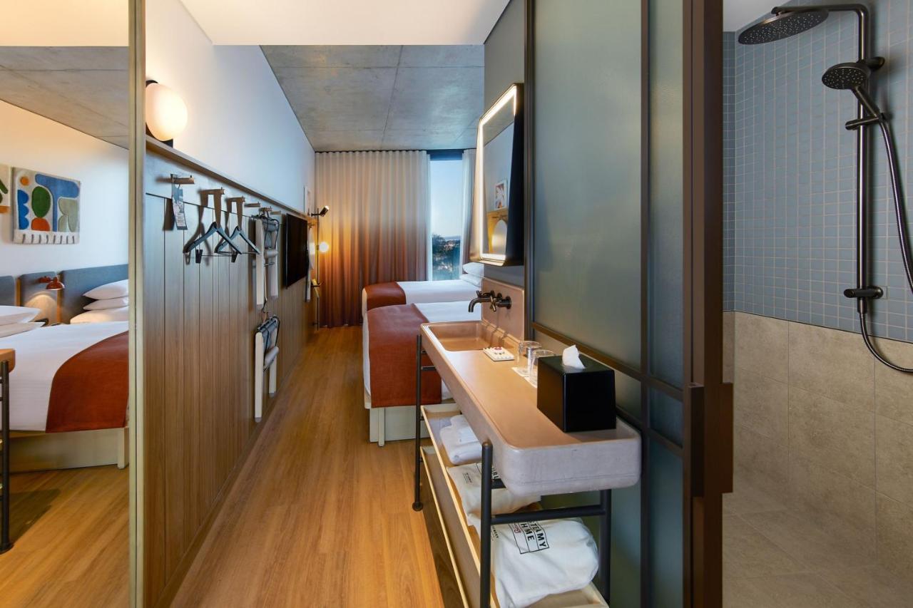 Moxy Airport 4* Sydney