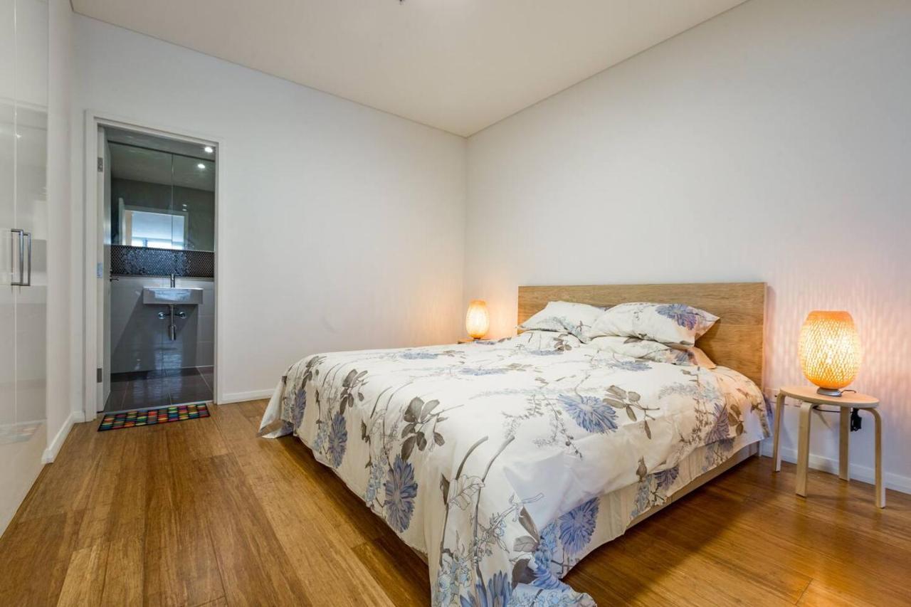Sleek Chinatown Pad In The Heart Of The Cbd Apartment *
