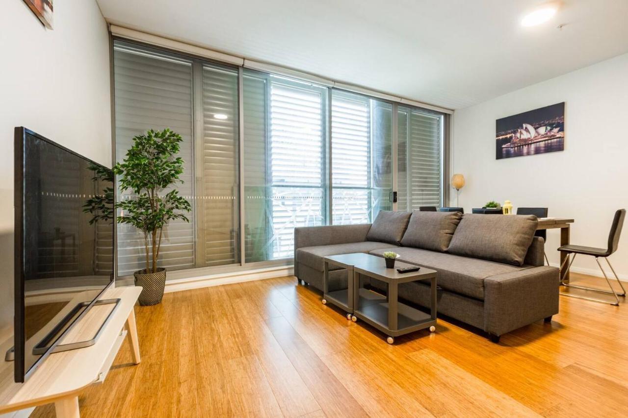 Sleek Chinatown Pad In The Heart Of The Cbd * Sydney