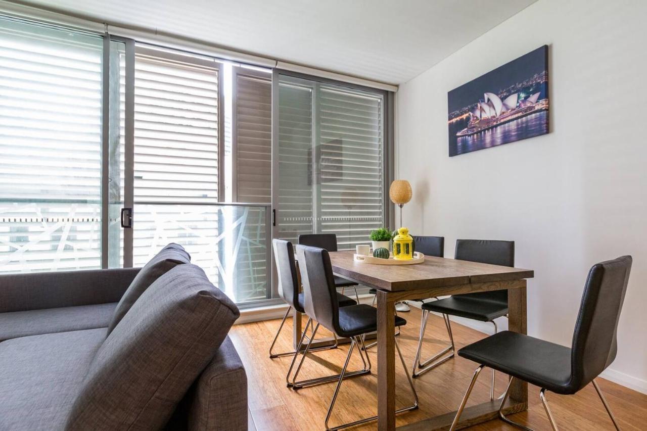 Sleek Chinatown Pad In The Heart Of The Cbd Apartment Sydney