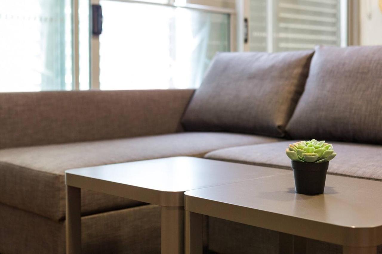 Apartment Sleek Chinatown Pad In The Heart Of The Cbd