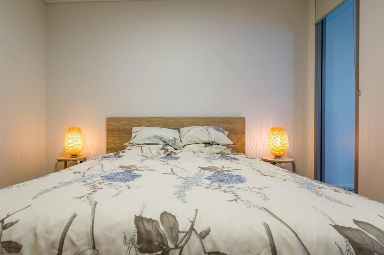 Sleek Chinatown Pad In The Heart Of The Cbd *