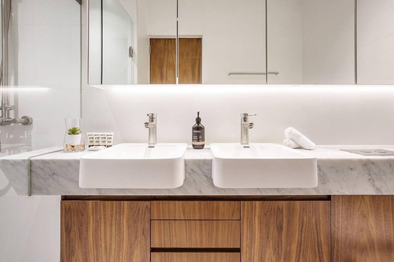 'the Fern' Split-level Eco Luxury With Lush Courtyard Apartment