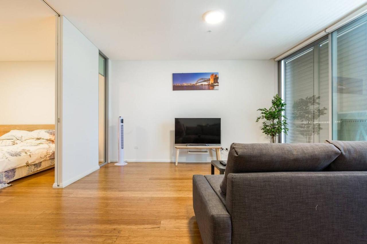 Sleek Chinatown Pad In The Heart Of The Cbd Apartment Sydney