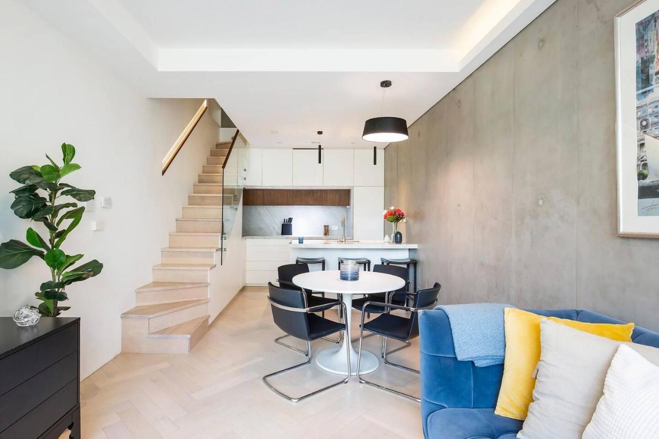 'the Fern' Split-level Oasis With Lush Courtyard