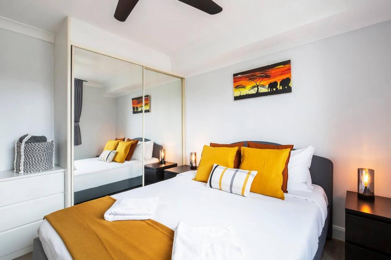 Apartment Harbourside At Woolloomooloo With Balcony Views Sydney
