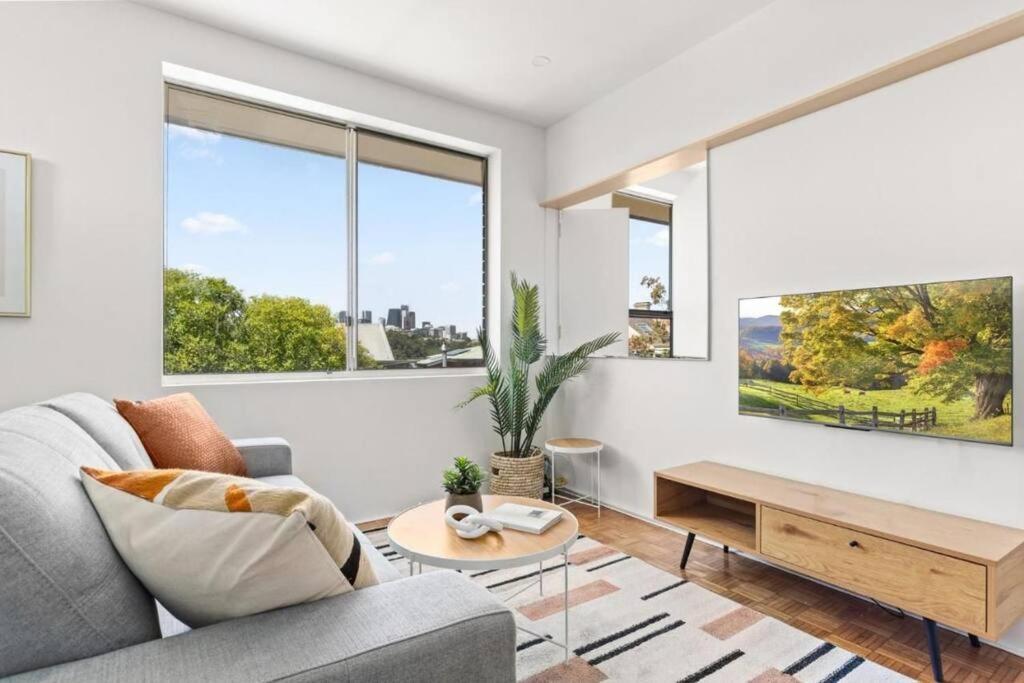 Stylish 2 Bedroom In Birchgrove Apartment Sydney