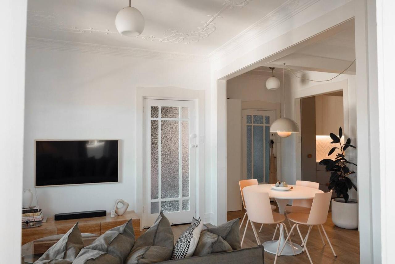 Apartment Poppy's Pad - A Designer Mid Century Manly Getaway *
