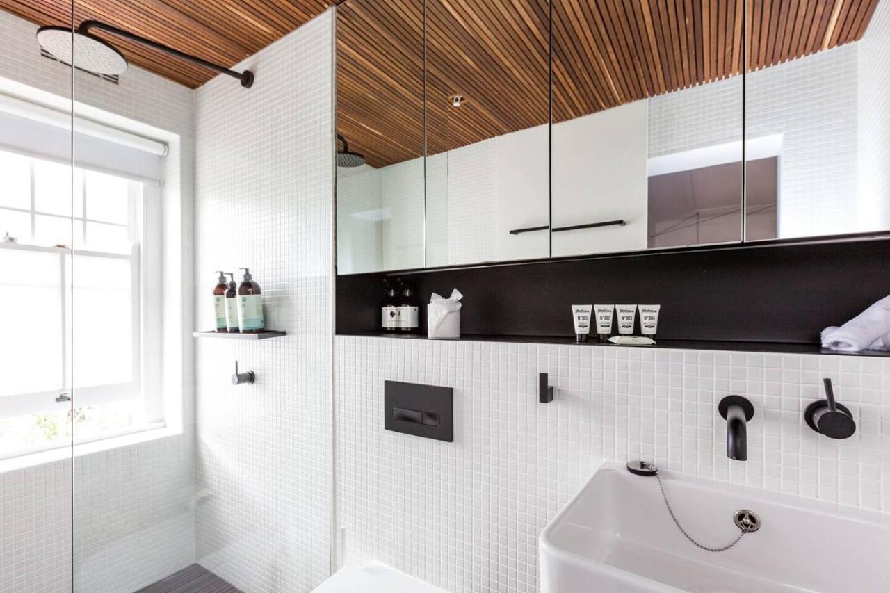 Designer Darlinghurst Studio With Rooftop Views Apartment