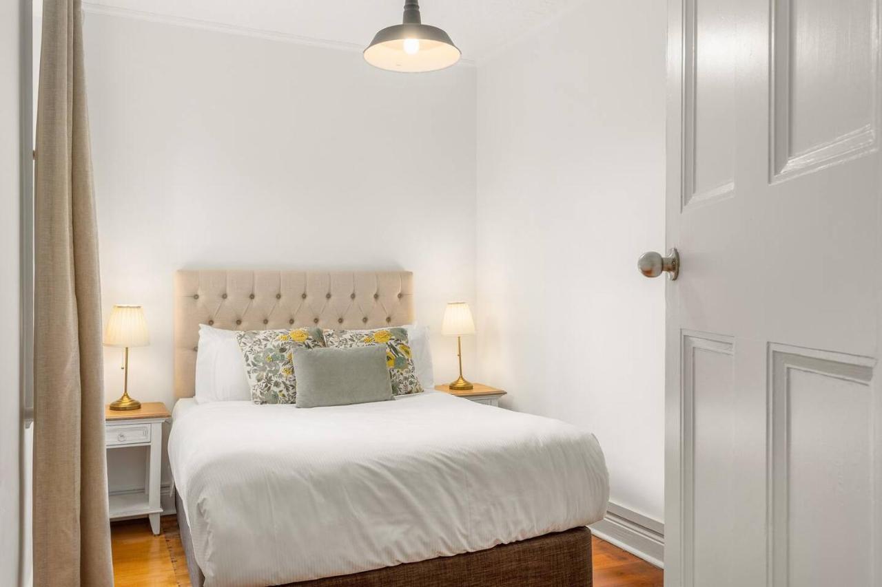 Apartment Harbourfront Meets Heritage Chic Near Barangaroo