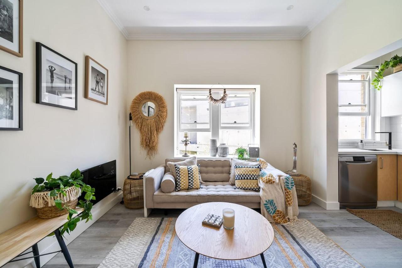 Relaxed Coogee Coastal Living With Ocean Views *