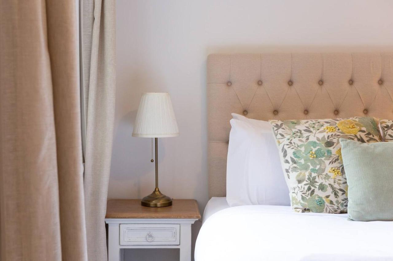 Harbourfront Meets Heritage Chic Near Barangaroo Apartment