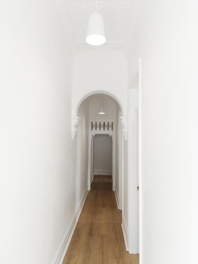 Beautiful Queen 1min Walk To Station With 60inch Tv Homestay Sydney