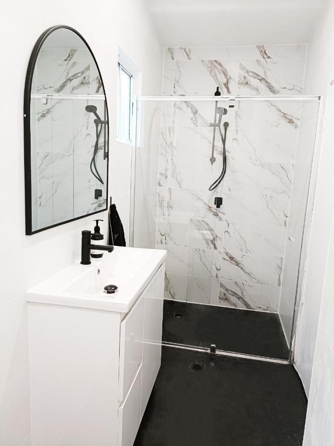 Beautiful Queen 1min Walk To Station With 60inch Tv Sydney