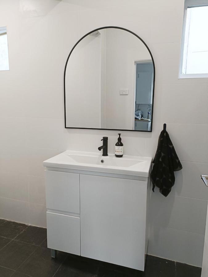 Beautiful Queen 1min Walk To Station With 60inch Tv Homestay *