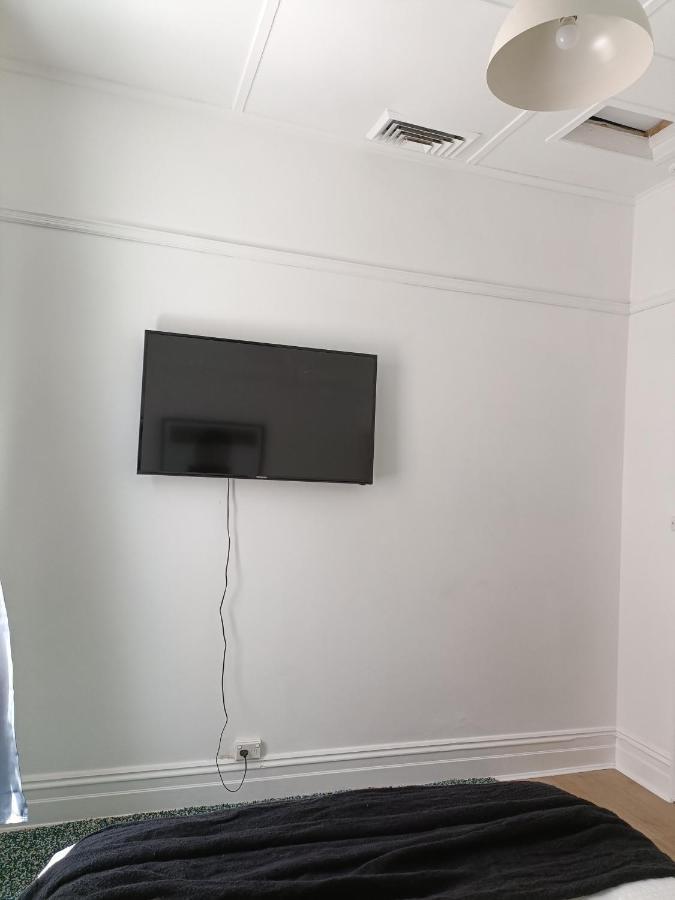 Beautiful Queen 1min Walk To Station With 60inch Tv *