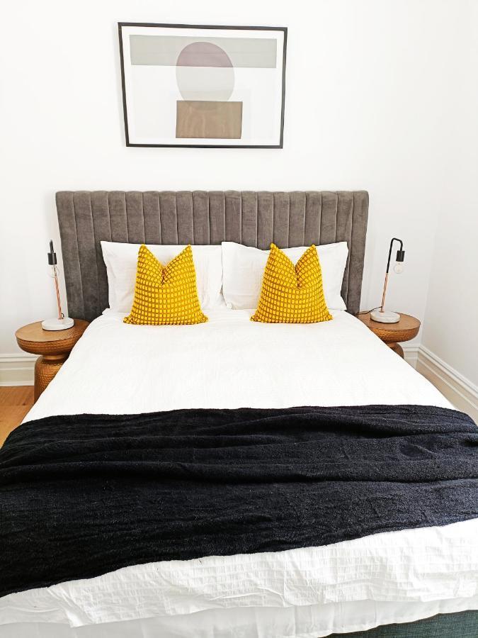 Homestay Beautiful Queen 1min Walk To Station With 60inch Tv