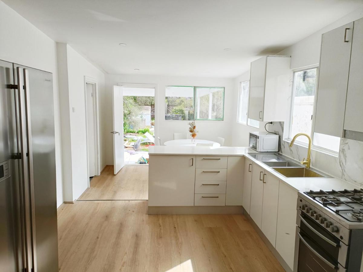 Beautiful Queen 1min Walk To Station With 60inch Tv Homestay
