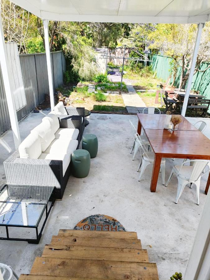 Beautiful Queen 1min Walk To Station With 60inch Tv Homestay Sydney