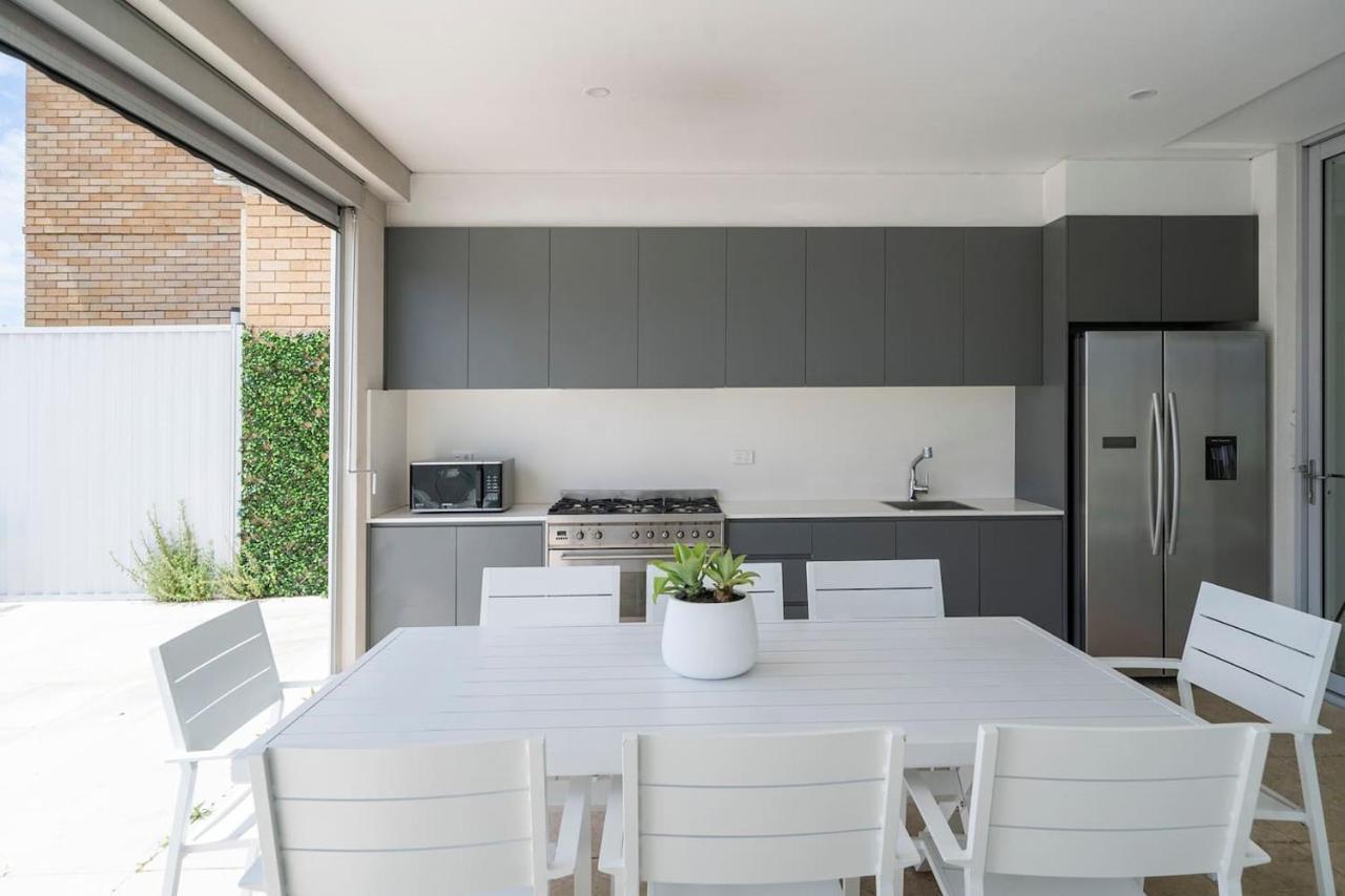'starlight' A Slice Of The Hollywood Hills In Bexley Villa
