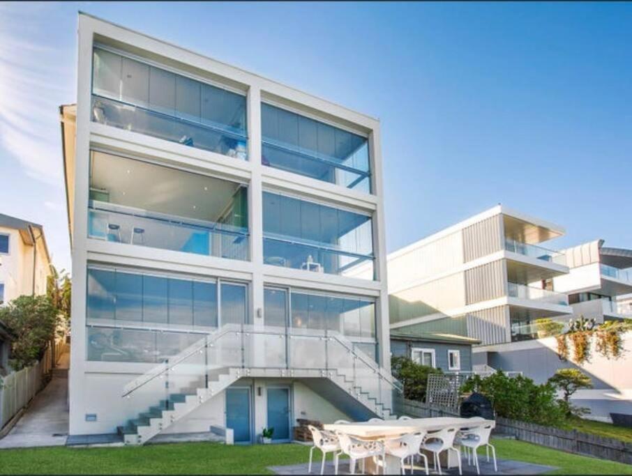 Tamarama Beachfront On Bondi To Bronte Walk Apartment *