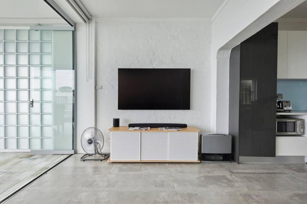 Tamarama Beachfront On Bondi To Bronte Walk Apartment