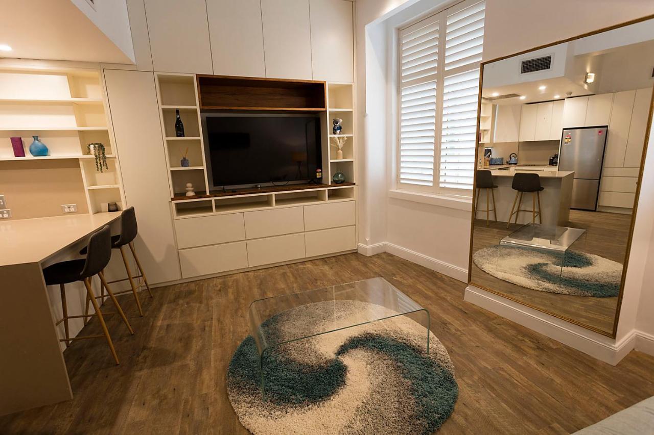 Downtown Cbd Executive With Pool Sydney