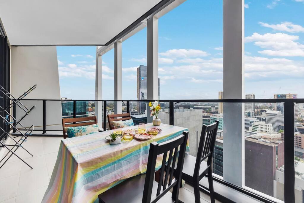 Sky-city 3 Min To Train & Shopping& Everything Apartment *