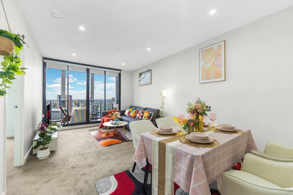 Sky-city 3 Min To Train & Shopping& Everything * Sydney