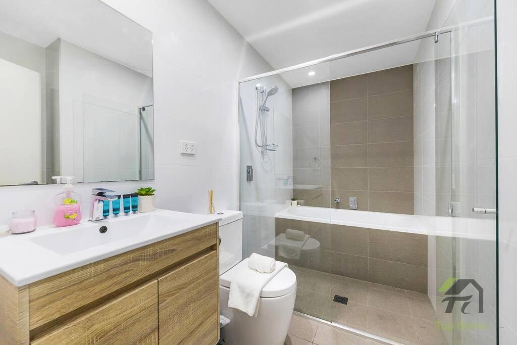 Sky-city 3 Min To Train & Shopping& Everything * Sydney