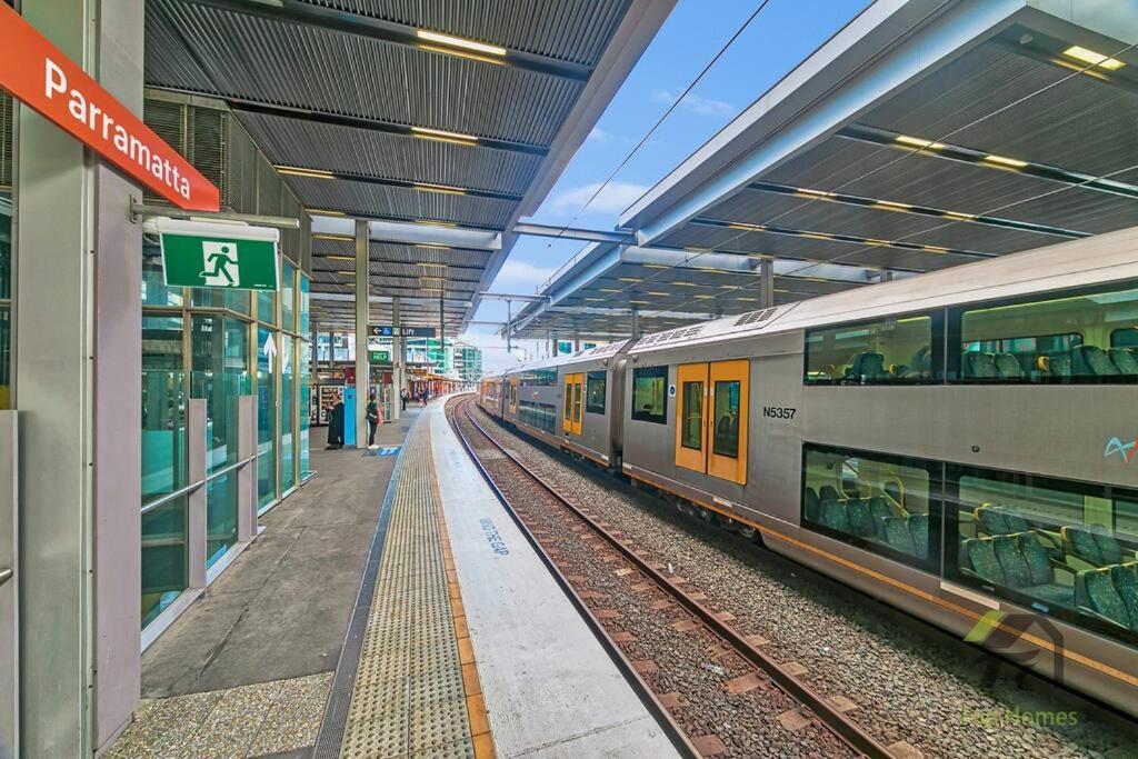 Sky-city 3 Min To Train & Shopping& Everything Apartment *