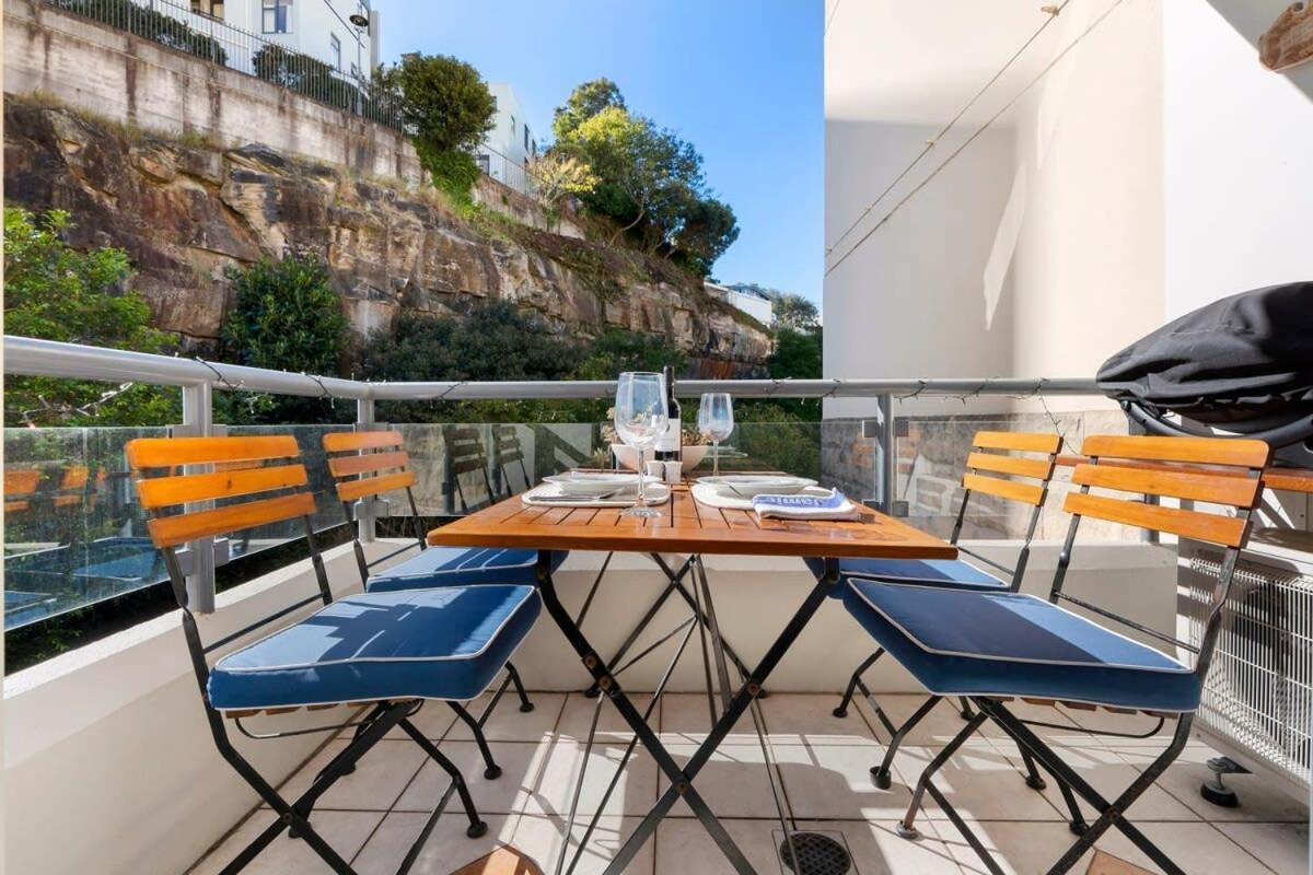 Walking Distance To Darling Harbour Apartment