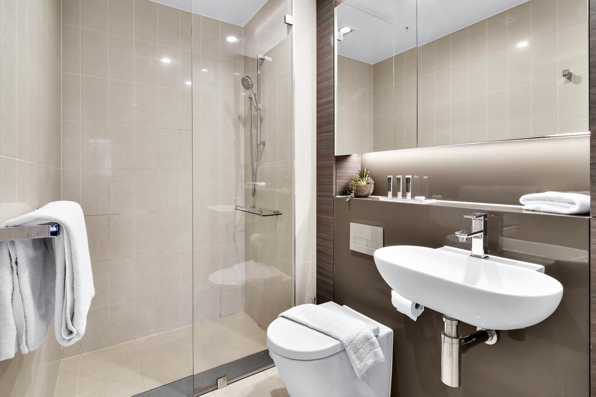 P1027 Apartment *
