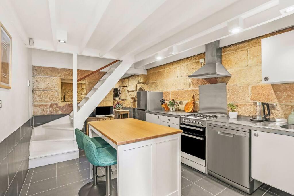Rare 3bd Terrace - Mins Walk To Cbd Sydney