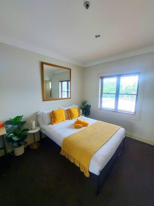Perfect And Modern Broadway-chippendale Apartment