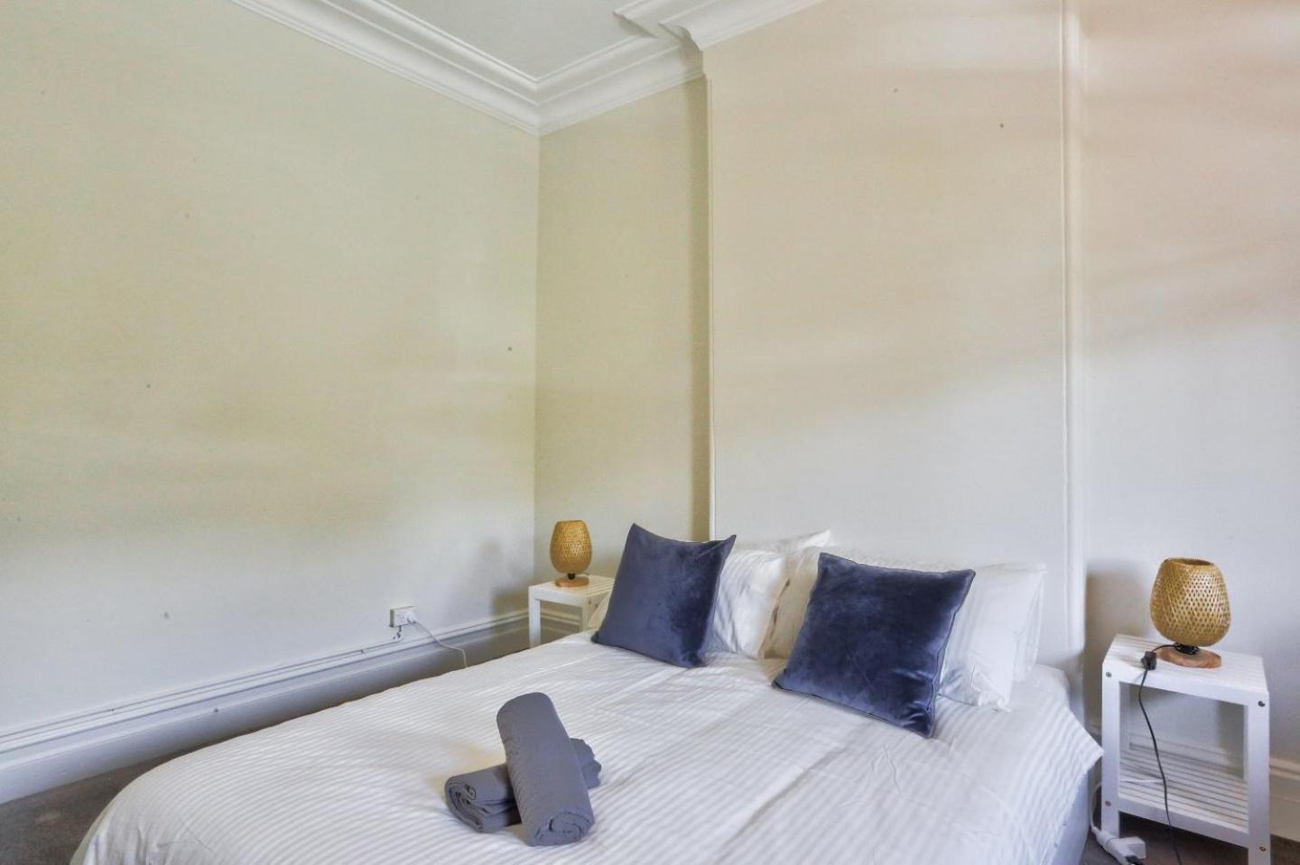 Unique 2 Bedroom Darling Harbour Glebe 2 E-bikes Included Holiday home Sydney
