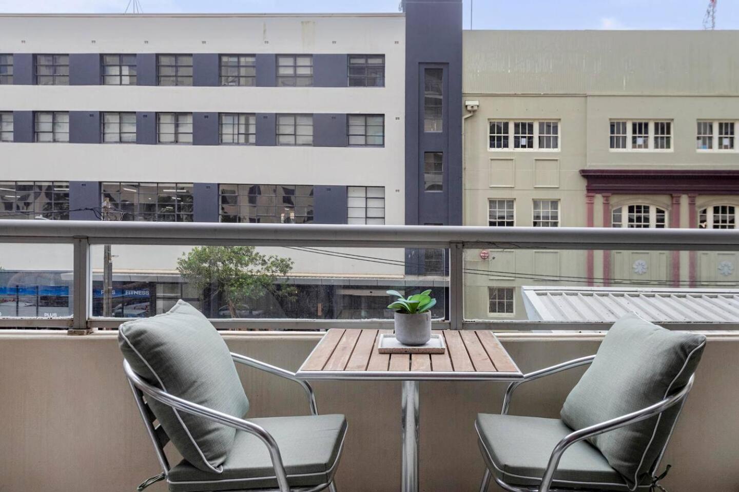 Waterfront Delight On Darling Harbour At Pyrmont Apartment *
