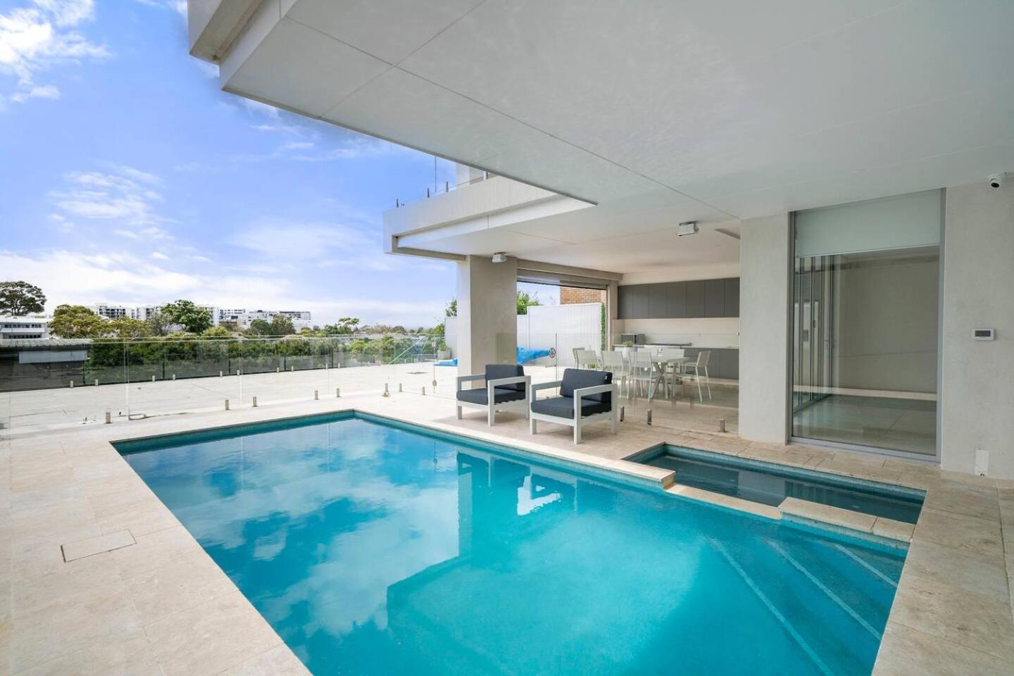 'starlight' A Slice Of The Hollywood Hills In Bexley Villa *