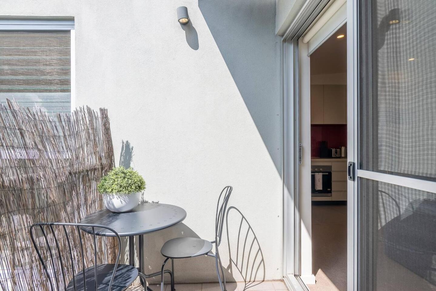 Centrally Located Pyrmont Paradise With Patio Apartment Sydney